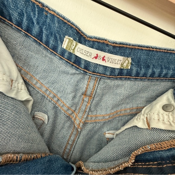 Chelsea & Violet Floral Eyelet Denim Cutoff Shorts Size 29 - Picture 2 of 9